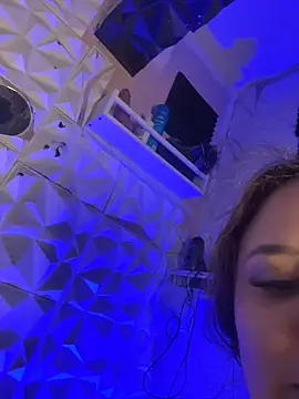 SaskiaDeluxe online show from April 7, 12:27 pm