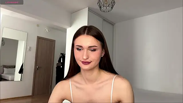 Snapshot of HallieHollo chatting on May 28, 11:07 am HallieHollo online show from May 28, 11:07 am