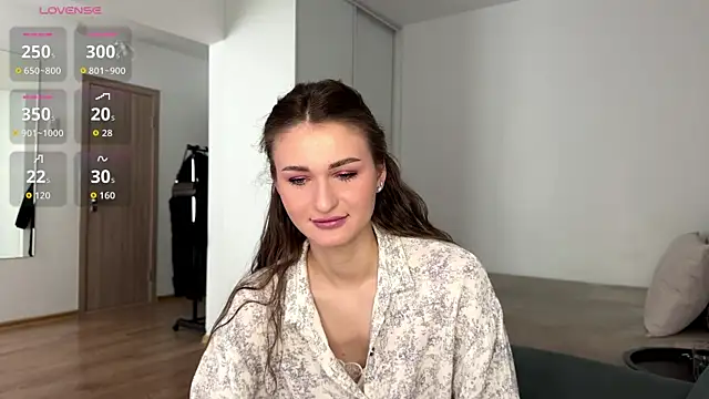 Snapshot of HallieHollo chatting on May 29, 11:08 am HallieHollo online show from May 29, 11:08 am