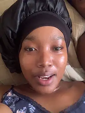 BlackBerryPeaches online show from April 18, 11:58 am