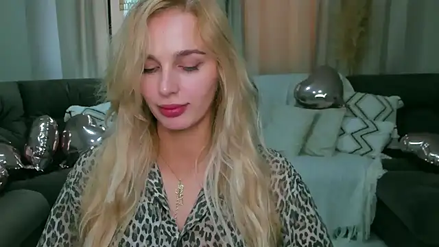 Snapshot of blonde__flirt chatting on April 1, 5:08 am blonde flirt online show from April 1, 5:08 am