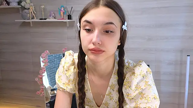 Snapshot of belle_cute chatting on June 11, 3:26 am belle cute online show from June 11, 3:26 am