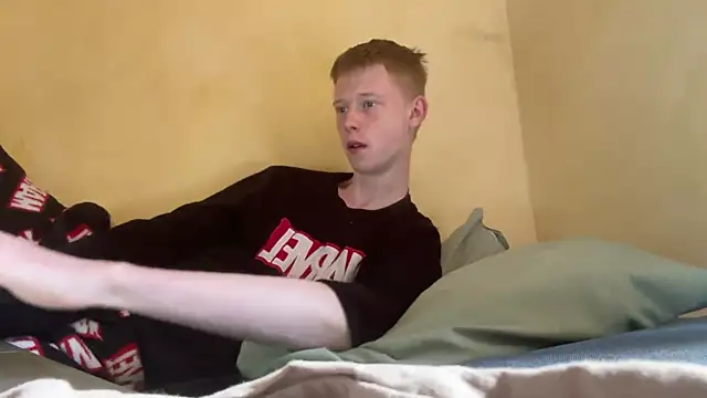 Snapshot of dreamy_devi1 chatting on April 4, 10:35 am dreamy devi1 online show from April 4, 10:35 am