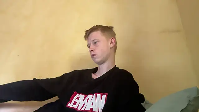 Snapshot of dreamy_devi1 chatting on April 5, 1:08 pm dreamy devi1 online show from April 5, 1:08 pm