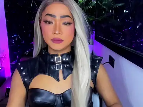 Snapshot of Holy_Flaire chatting on April 3, 8:12 am Holy Flaire online show from April 3, 8:12 am