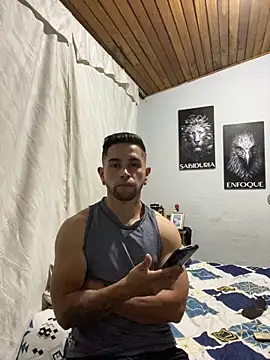 Snapshot of Sexmuscle17 chatting on June 1, 2:02 am Sexmuscle17 online show from June 1, 2:02 am