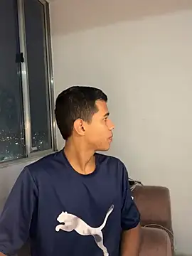 noahdark  online show from May 31, 10:22 am