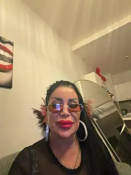 Ruyaaqueen online show from April 1, 12:00 am