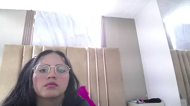 roxxyblack01 online show from May 24, 11:32 pm