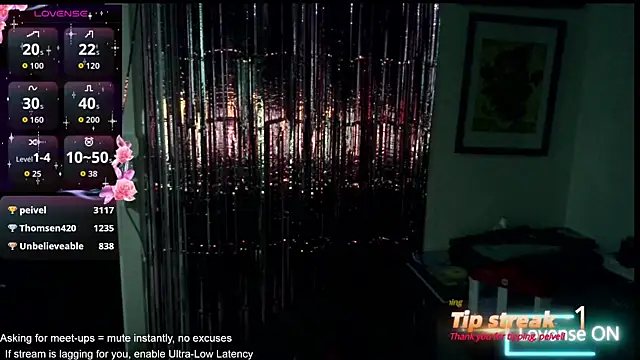 Snapshot of CutieTracer chatting on May 7, 11:43 pm CutieTracer online show from May 7, 11:43 pm