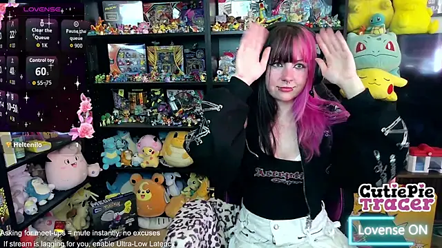 Snapshot of CutieTracer chatting on May 25, 3:07 pm CutieTracer online show from May 25, 3:07 pm