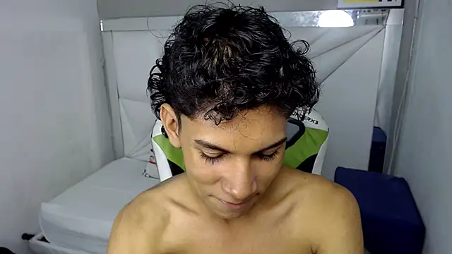 Snapshot of Taylorr_junior_ chatting on March 31, 4:46 am Taylorr junior online show from March 31, 4:46 am