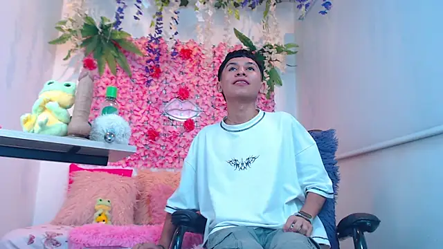 Thiagorincon22 online show from April 3, 6:28 pm