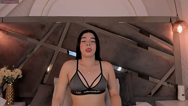 Chloee Parkerr online show from April 24, 3:53 am