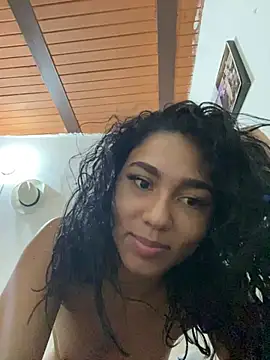 Andrea715515 online show from August 2, 10:30 pm