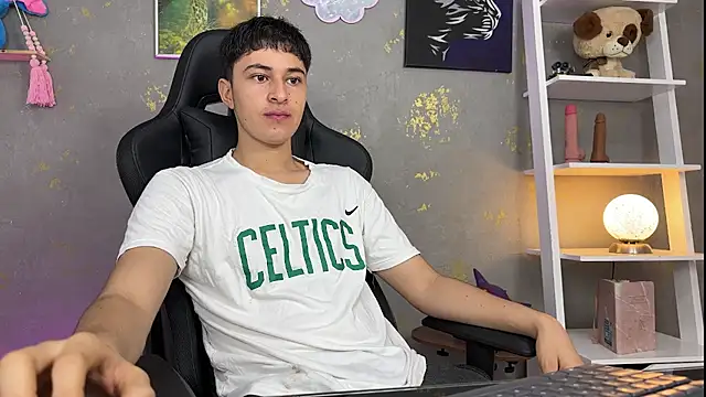 Snapshot of noah_magno_ chatting on April 9, 10:20 am noah magno online show from April 9, 10:20 am