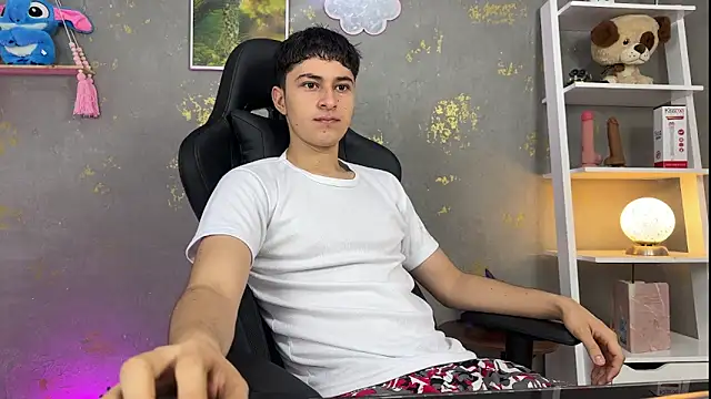 Snapshot of noah_magno_ chatting on April 11, 10:30 am noah magno online show from April 11, 10:30 am