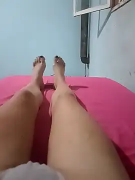 Snapshot of Skinnygirljulie chatting on April 1, 5:41 am Skinnygirljulie online show from April 1, 5:41 am