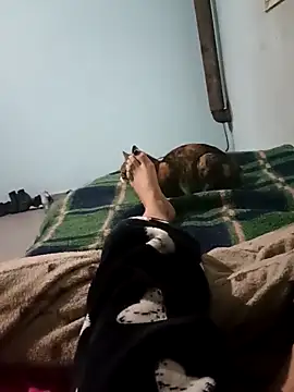 Snapshot of Skinnygirljulie chatting on April 5, 3:04 am Skinnygirljulie online show from April 5, 3:04 am