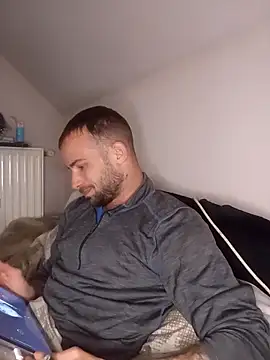 Snapshot of Fabika15 chatting on April 7, 7:53 am Fabika15 online show from April 7, 7:53 am