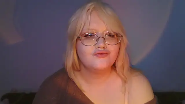 Snapshot of Elayne_Sweet chatting on April 4, 8:12 am Elayne Sweet online show from April 4, 8:12 am