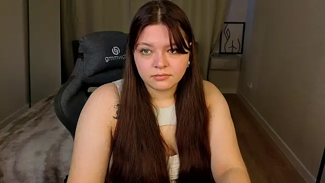 Evelyne Loo online show from April 13, 1:22 am