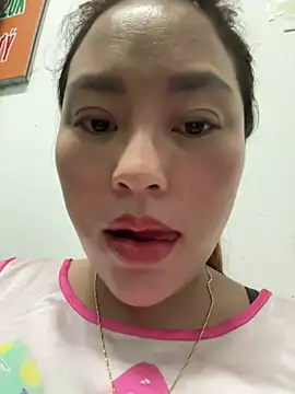 Snapshot of Lina-Naughty chatting on July 13, 4:10 pm Lina-Naughty online show from July 13, 4:10 pm