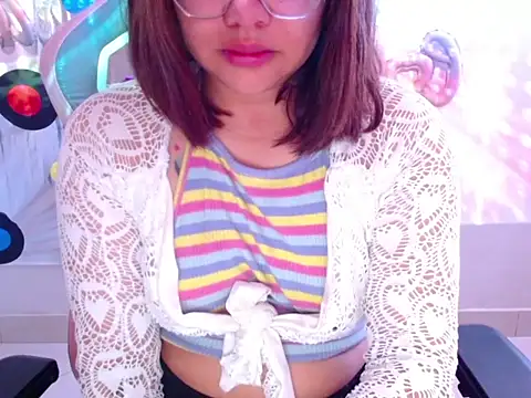 Snapshot of Elfi_333 chatting on April 4, 12:57 pm Elfi 333 online show from April 4, 12:57 pm