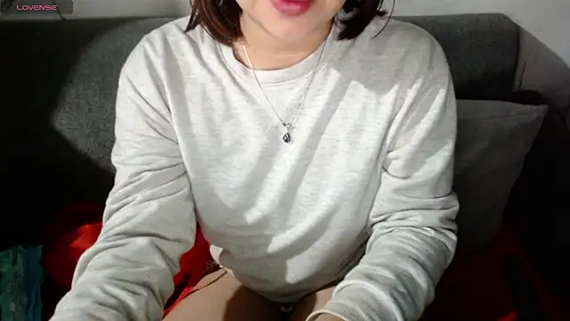 Snapshot of Elfi_333 chatting on April 16, 11:40 pm Elfi 333 online show from April 16, 11:40 pm