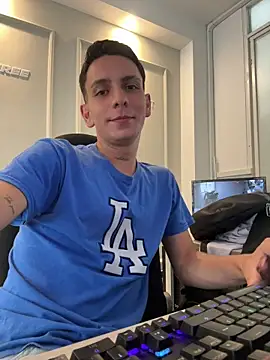 Snapshot of Liam_Fiire chatting on May 25, 6:36 pm Liam Fiire online show from May 25, 6:36 pm