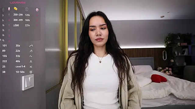 MinnaWatwood online show from April 20, 5:32 am