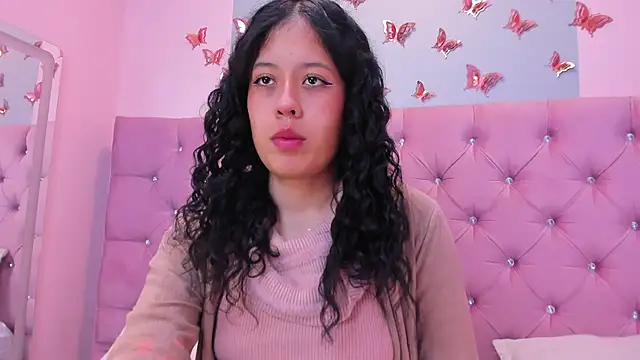 Snapshot of Kaira_luxury chatting on May 17, 2:53 am Kaira luxury online show from May 17, 2:53 am