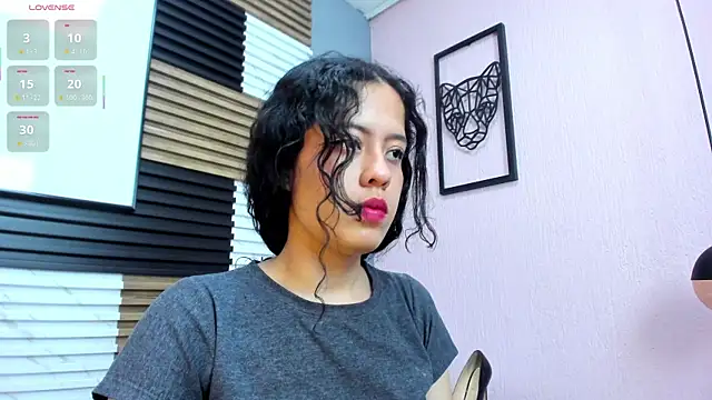 Snapshot of Kaira_luxury chatting on May 23, 3:01 am Kaira luxury online show from May 23, 3:01 am