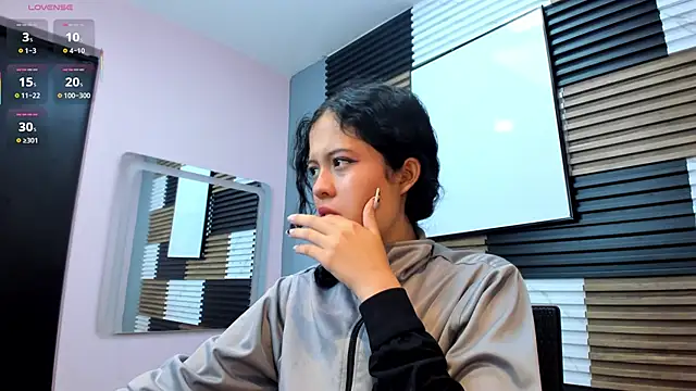 Snapshot of Kaira_luxury chatting on May 28, 2:53 am Kaira luxury online show from May 28, 2:53 am