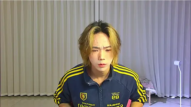 Snapshot of wumei-001 chatting on April 3, 11:19 am wumei-001 online show from April 3, 11:19 am