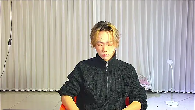 Snapshot of wumei-001 chatting on April 4, 4:33 am wumei-001 online show from April 4, 4:33 am