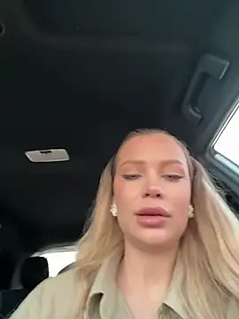 Girl-Mia online show from April 4, 4:55 am