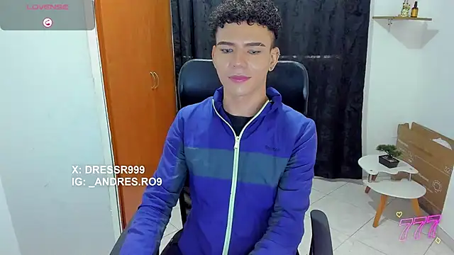 sebascuterouss online show from July 4, 12:00 pm