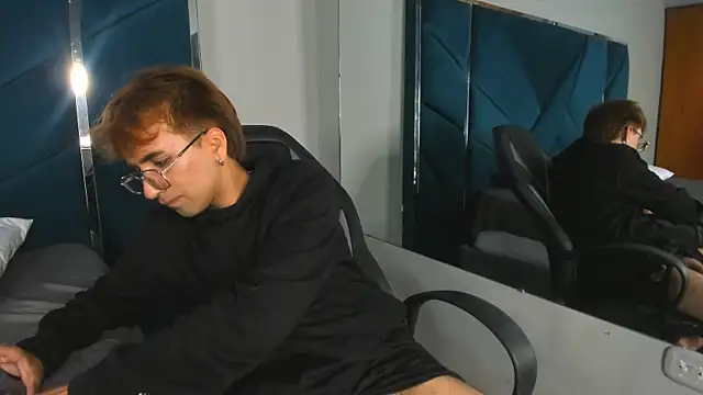 JeremySanders1  online show from April 3, 12:41 am