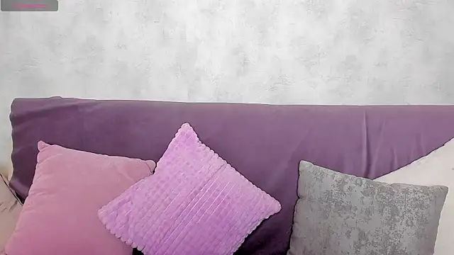 Simply Alex online show from June 12, 1:04 am