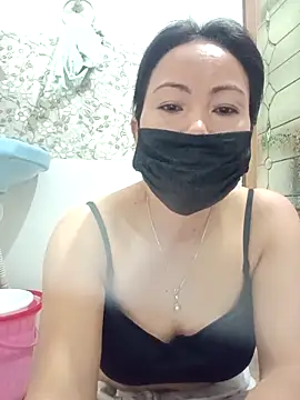 Snapshot of Bristy_BigBoobs chatting on April 5, 4:04 pm Bristy BigBoobs online show from April 5, 4:04 pm