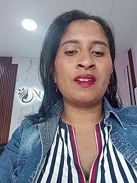 Snapshot of SofiaMendez1_ chatting on May 25, 3:29 pm SofiaMendez1 online show from May 25, 3:29 pm