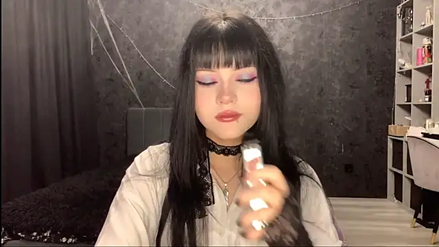 EmilyEmbears online show from May 5, 5:26 am