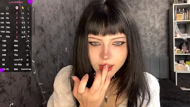 EmilyEmbears online show from June 9, 4:46 am