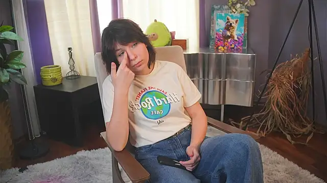 LekishaSandler online show from April 2, 11:30 am