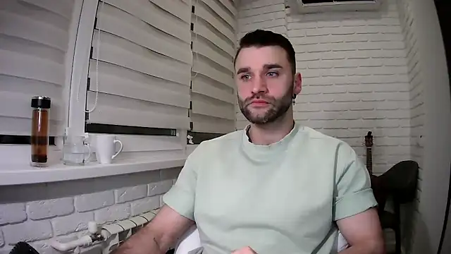 Snapshot of DaddySlava chatting on April 9, 6:02 pm DaddySlava online show from April 9, 6:02 pm