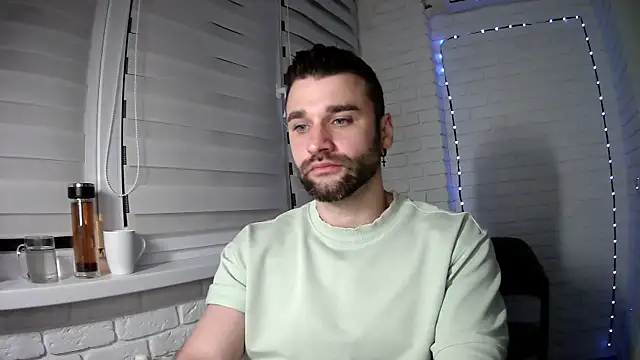 Snapshot of DaddySlava chatting on April 18, 7:58 pm DaddySlava online show from April 18, 7:58 pm