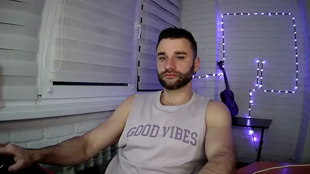 Snapshot of DaddySlava chatting on May 3, 8:26 pm DaddySlava online show from May 3, 8:26 pm