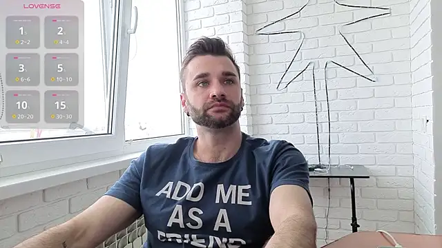 Snapshot of DaddySlava chatting on May 29, 9:18 am DaddySlava online show from May 29, 9:18 am