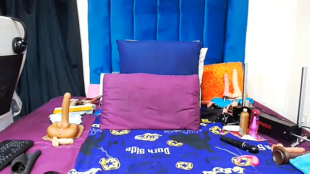 Freakyslut-39 online show from June 27, 11:54 pm